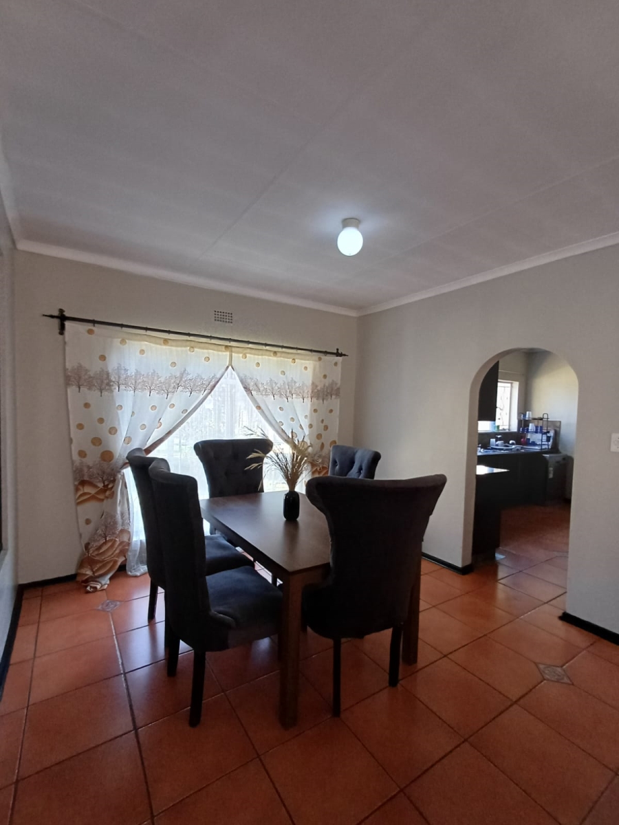 4 Bedroom Property for Sale in Flora Gardens Gauteng