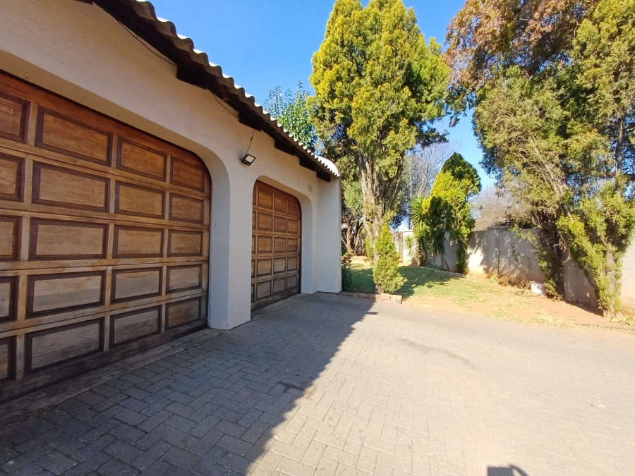 4 Bedroom Property for Sale in Flora Gardens Gauteng