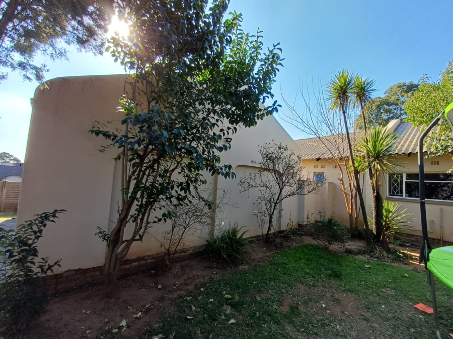 4 Bedroom Property for Sale in Flora Gardens Gauteng