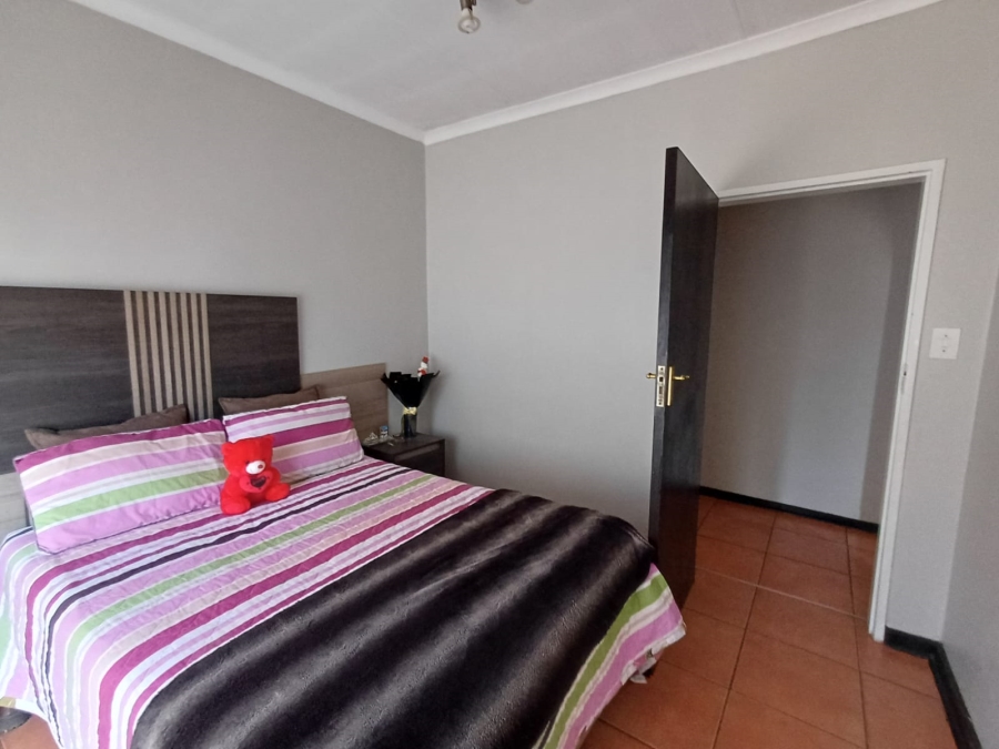 4 Bedroom Property for Sale in Flora Gardens Gauteng