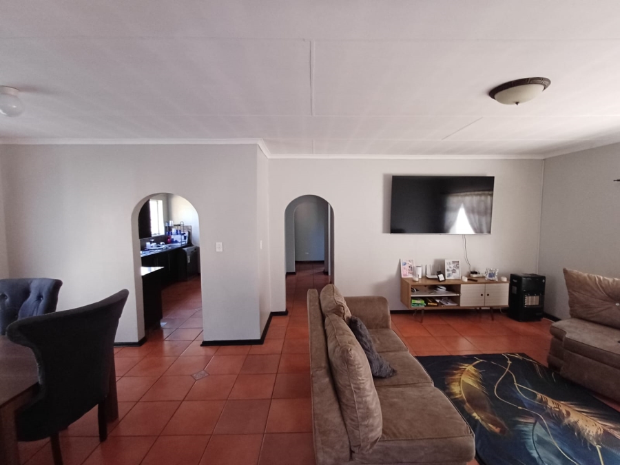 4 Bedroom Property for Sale in Flora Gardens Gauteng