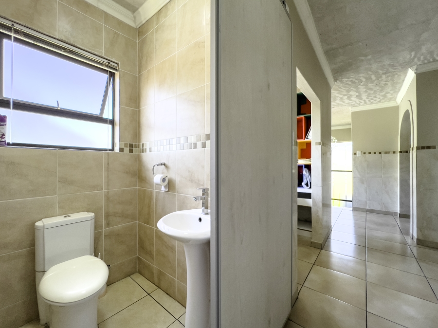 To Let 4 Bedroom Property for Rent in Chloorkop Gauteng