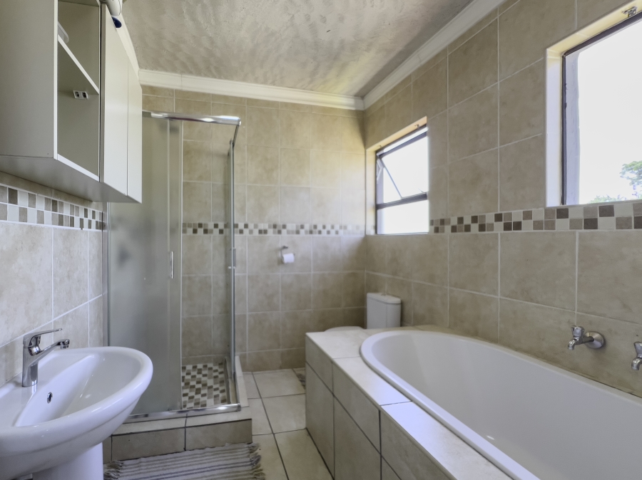 To Let 4 Bedroom Property for Rent in Chloorkop Gauteng