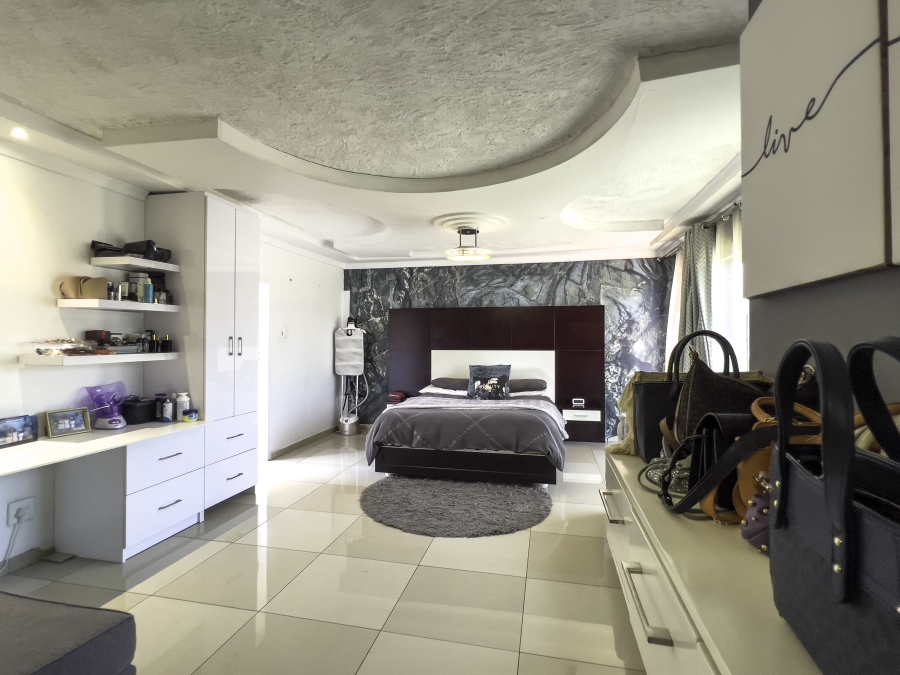 To Let 4 Bedroom Property for Rent in Chloorkop Gauteng