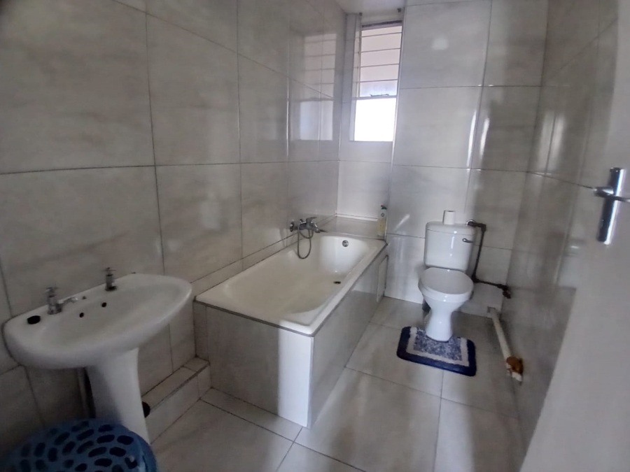 To Let 3 Bedroom Property for Rent in Bedford Gardens Gauteng