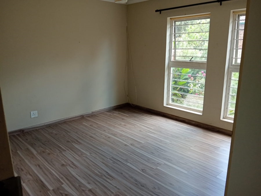 2 Bedroom Property for Sale in Die Hoewes Gauteng