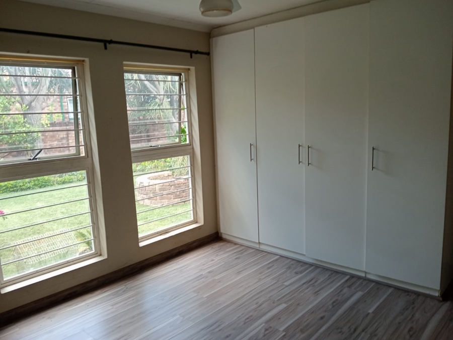 2 Bedroom Property for Sale in Die Hoewes Gauteng