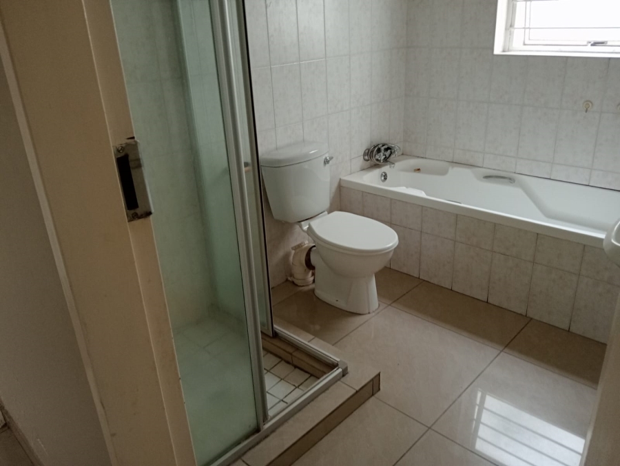 2 Bedroom Property for Sale in Die Hoewes Gauteng
