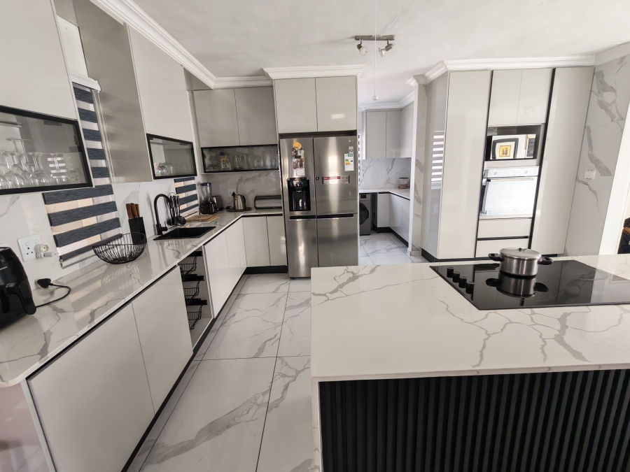 4 Bedroom Property for Sale in Magaliesberg Country Estate Gauteng