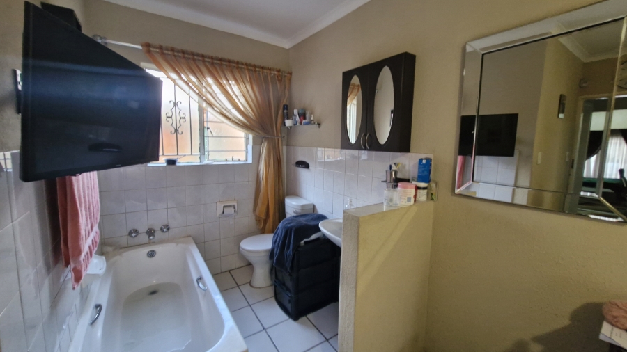 4 Bedroom Property for Sale in Dalpark Gauteng
