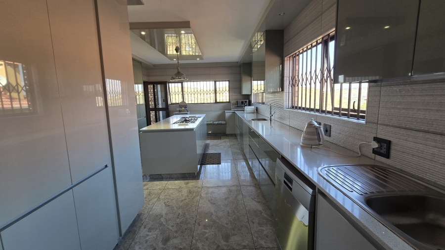 6 Bedroom Property for Sale in Winchester Hills Gauteng