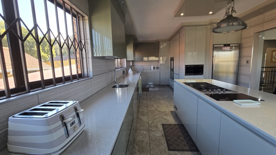 6 Bedroom Property for Sale in Winchester Hills Gauteng