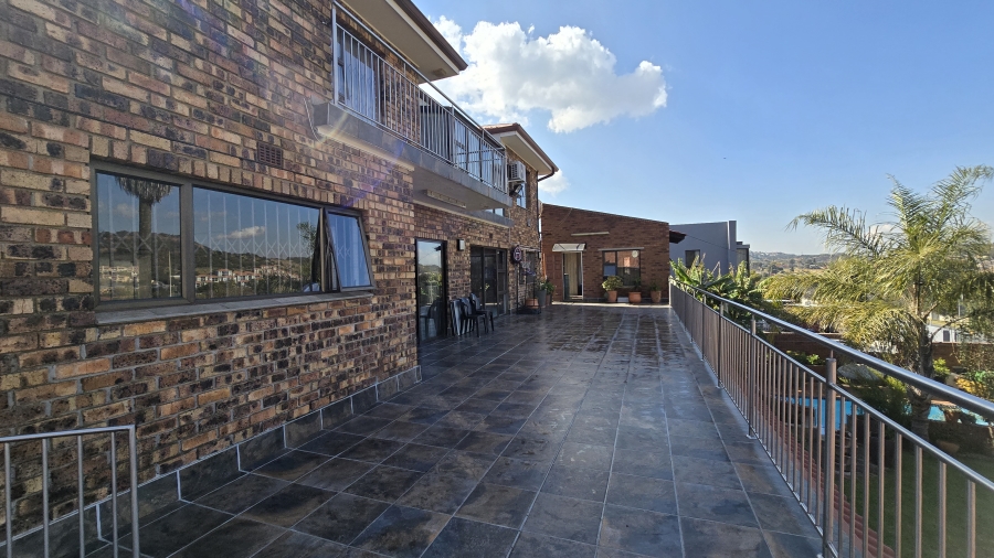 6 Bedroom Property for Sale in Winchester Hills Gauteng
