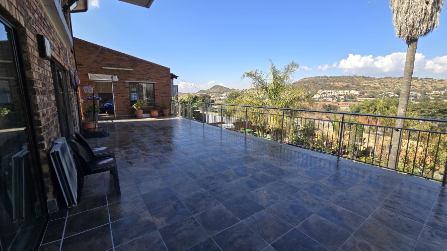 6 Bedroom Property for Sale in Winchester Hills Gauteng