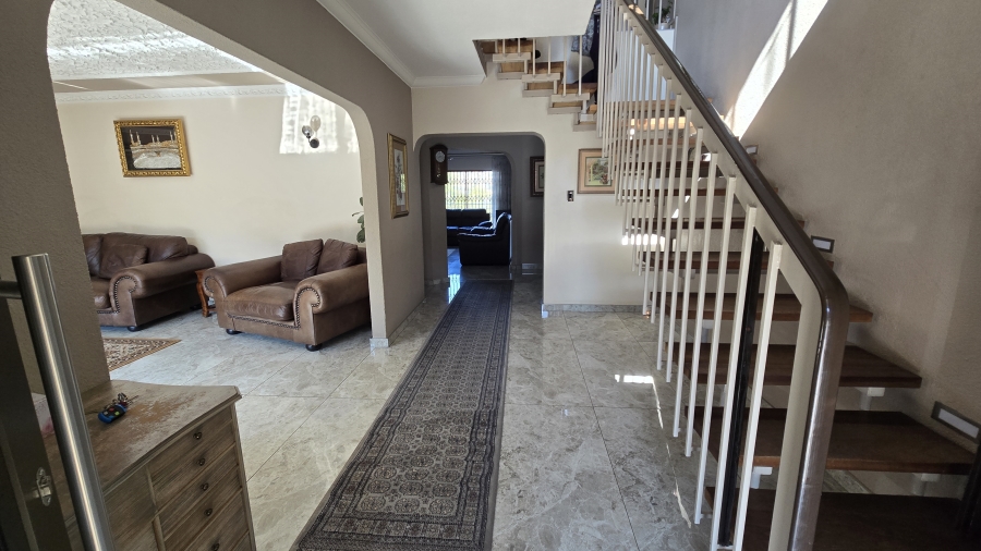 6 Bedroom Property for Sale in Winchester Hills Gauteng
