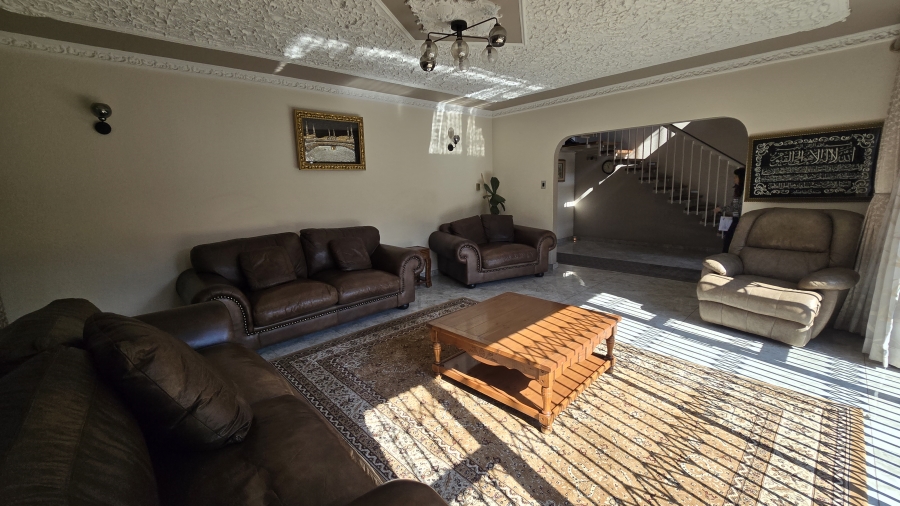 6 Bedroom Property for Sale in Winchester Hills Gauteng