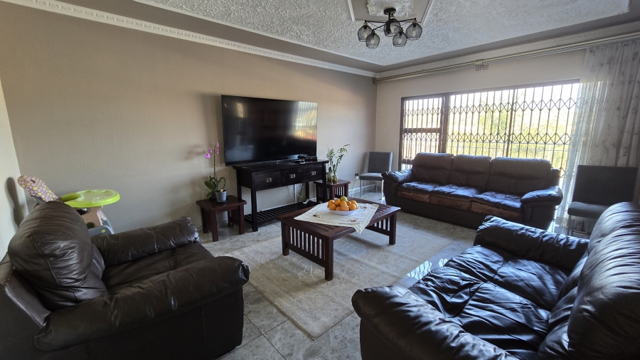 6 Bedroom Property for Sale in Winchester Hills Gauteng