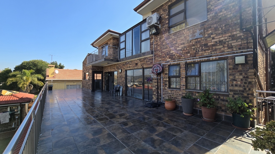 6 Bedroom Property for Sale in Winchester Hills Gauteng