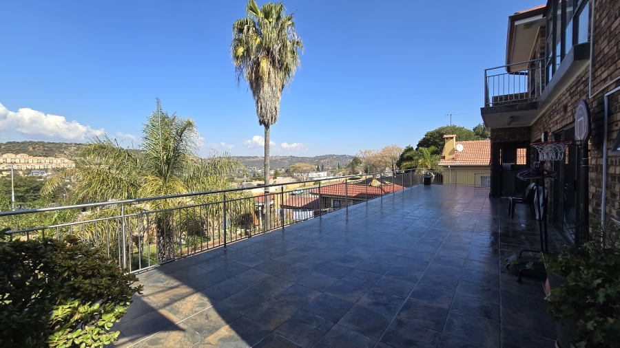 6 Bedroom Property for Sale in Winchester Hills Gauteng