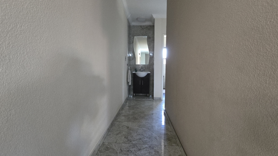 6 Bedroom Property for Sale in Winchester Hills Gauteng