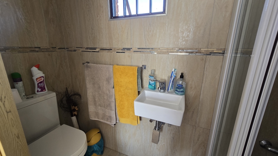 6 Bedroom Property for Sale in Winchester Hills Gauteng