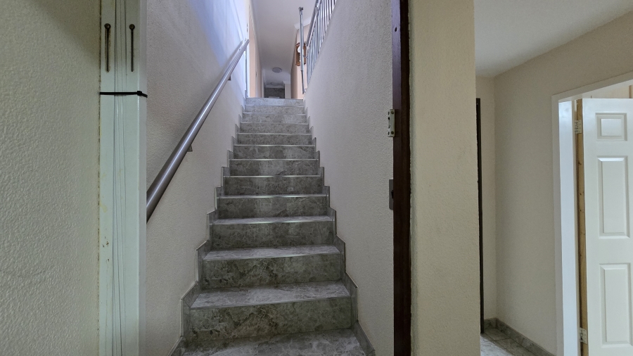 6 Bedroom Property for Sale in Winchester Hills Gauteng