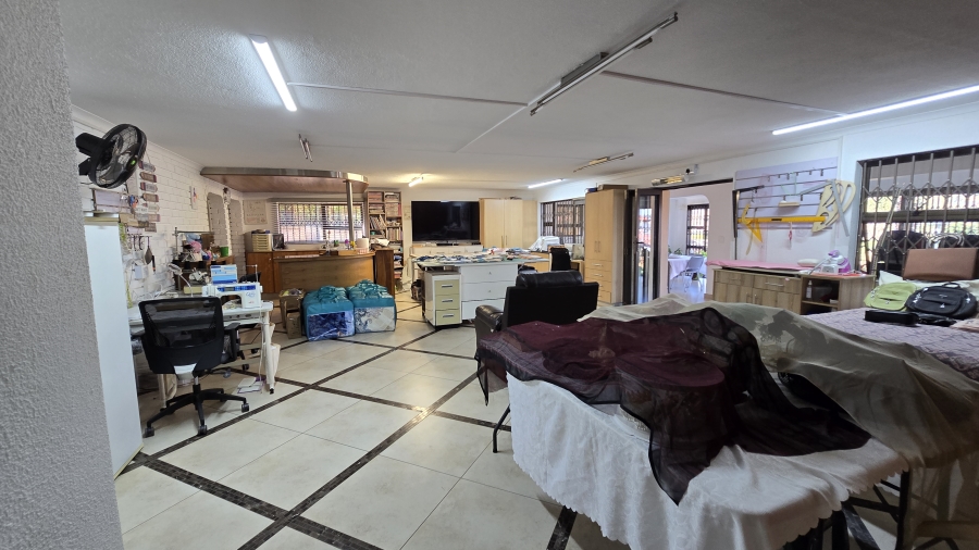 6 Bedroom Property for Sale in Winchester Hills Gauteng