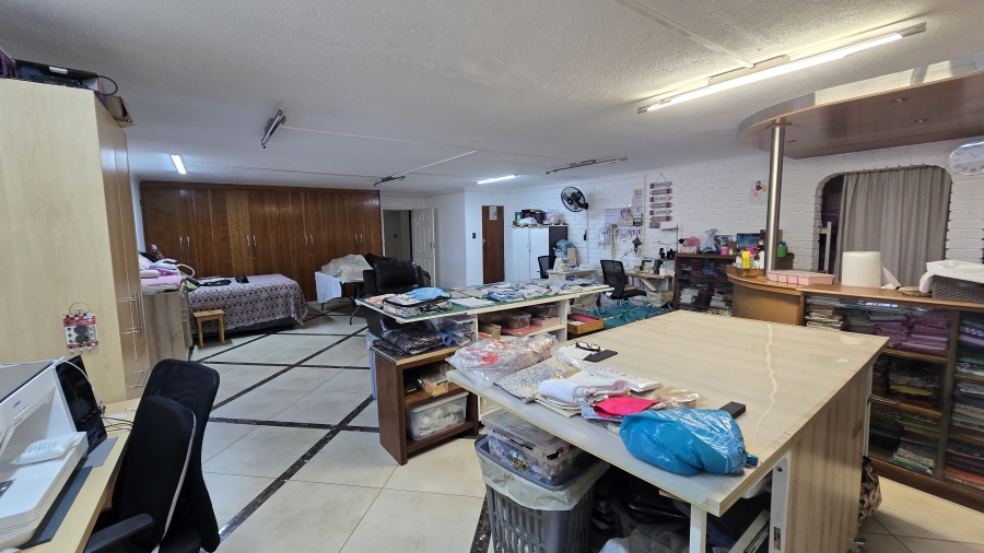 6 Bedroom Property for Sale in Winchester Hills Gauteng