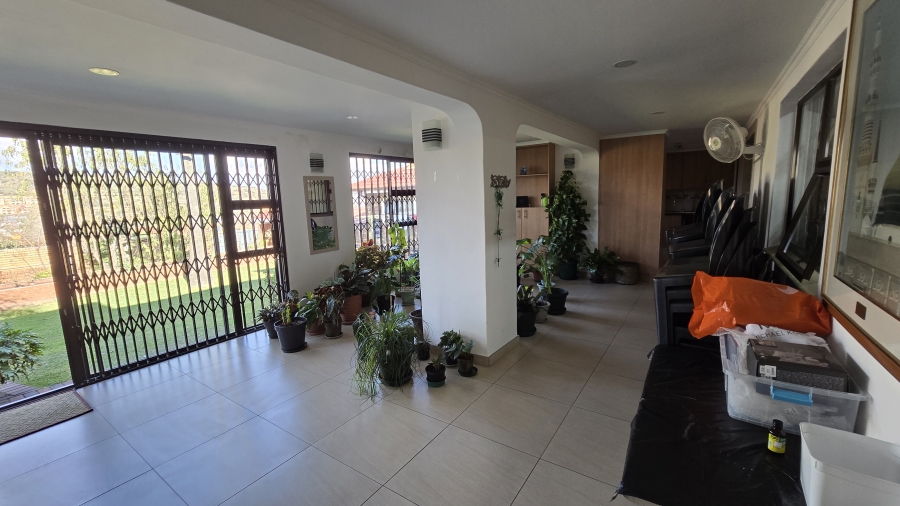 6 Bedroom Property for Sale in Winchester Hills Gauteng