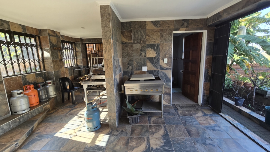 6 Bedroom Property for Sale in Winchester Hills Gauteng