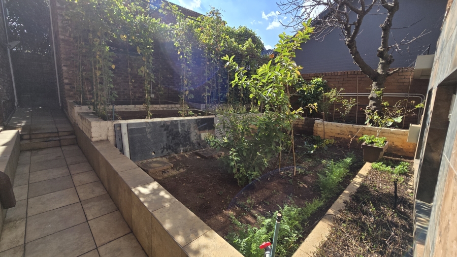 6 Bedroom Property for Sale in Winchester Hills Gauteng