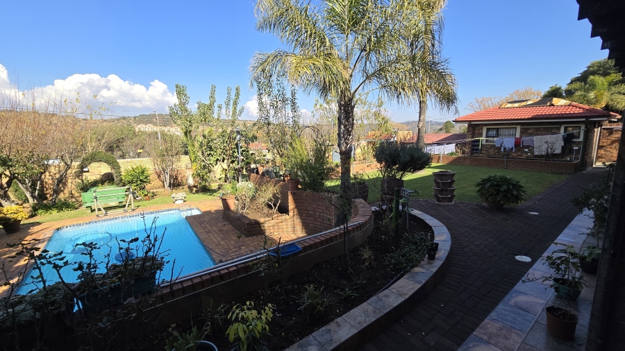 6 Bedroom Property for Sale in Winchester Hills Gauteng