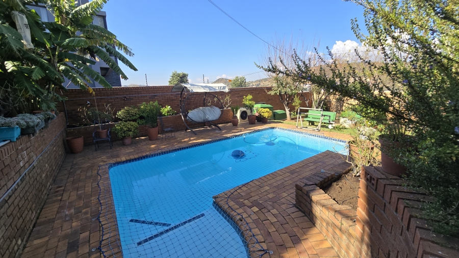 6 Bedroom Property for Sale in Winchester Hills Gauteng