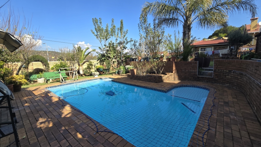 6 Bedroom Property for Sale in Winchester Hills Gauteng