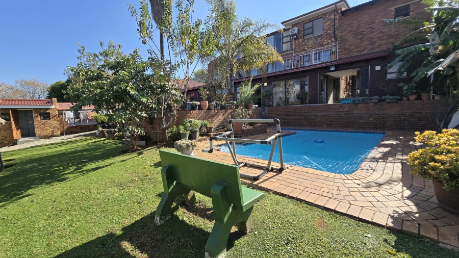 6 Bedroom Property for Sale in Winchester Hills Gauteng
