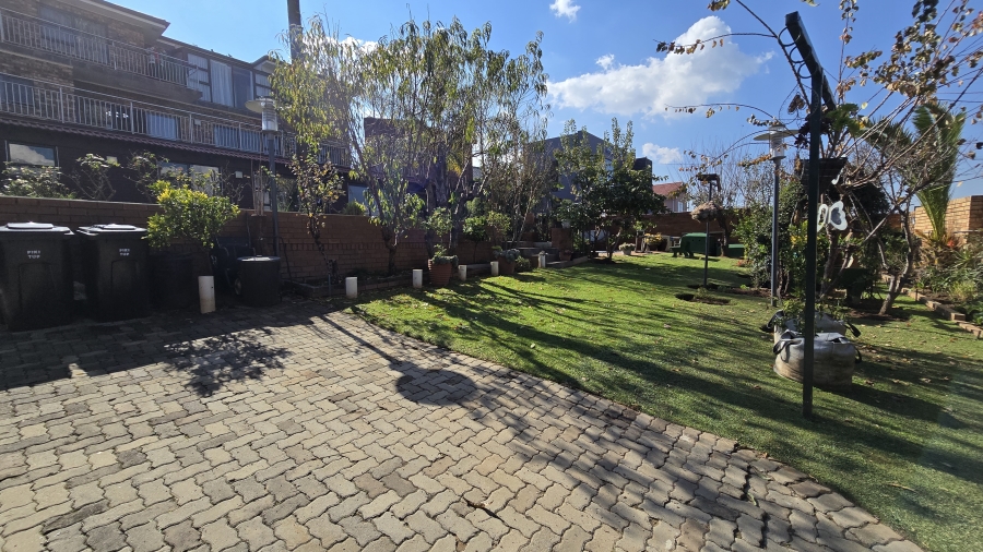 6 Bedroom Property for Sale in Winchester Hills Gauteng