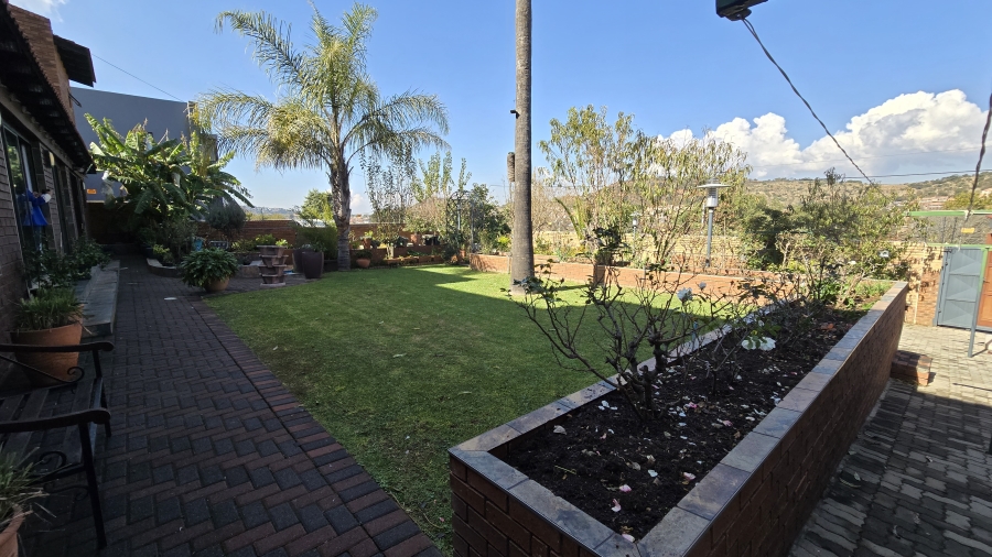 6 Bedroom Property for Sale in Winchester Hills Gauteng
