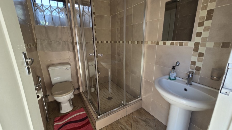 6 Bedroom Property for Sale in Winchester Hills Gauteng