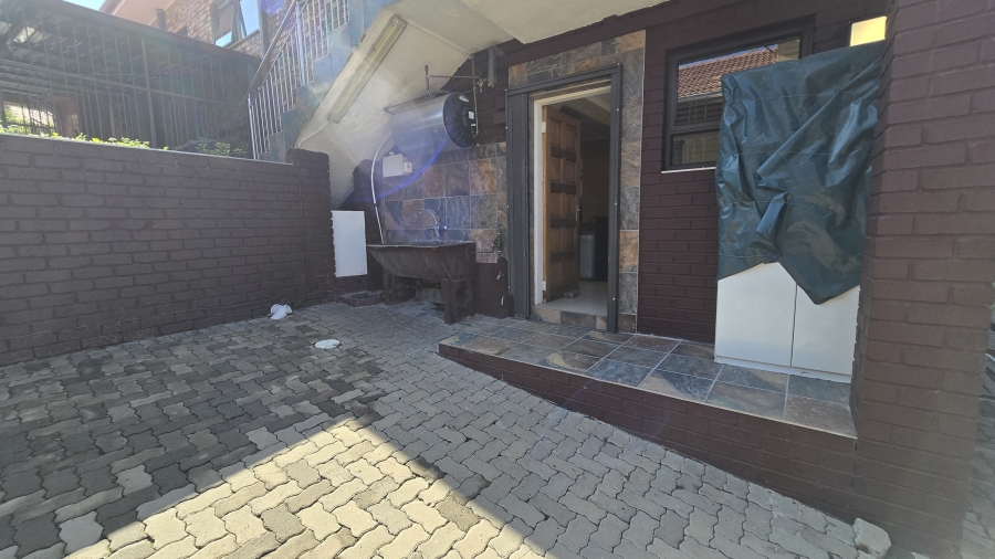6 Bedroom Property for Sale in Winchester Hills Gauteng