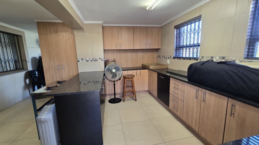 6 Bedroom Property for Sale in Winchester Hills Gauteng