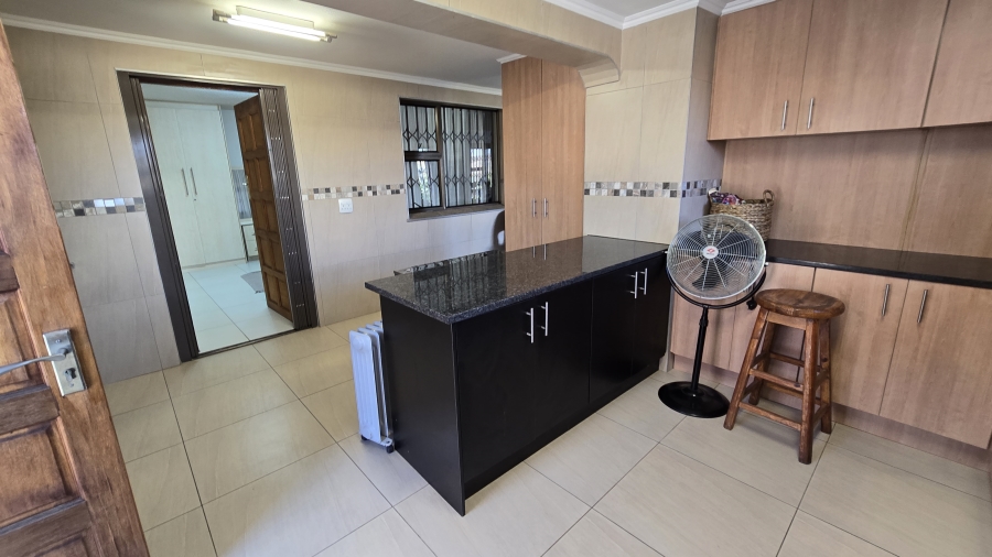 6 Bedroom Property for Sale in Winchester Hills Gauteng