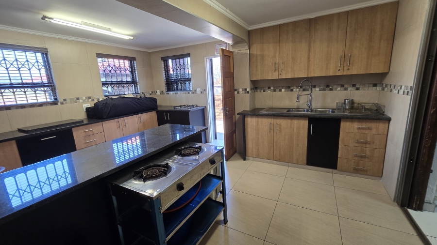 6 Bedroom Property for Sale in Winchester Hills Gauteng