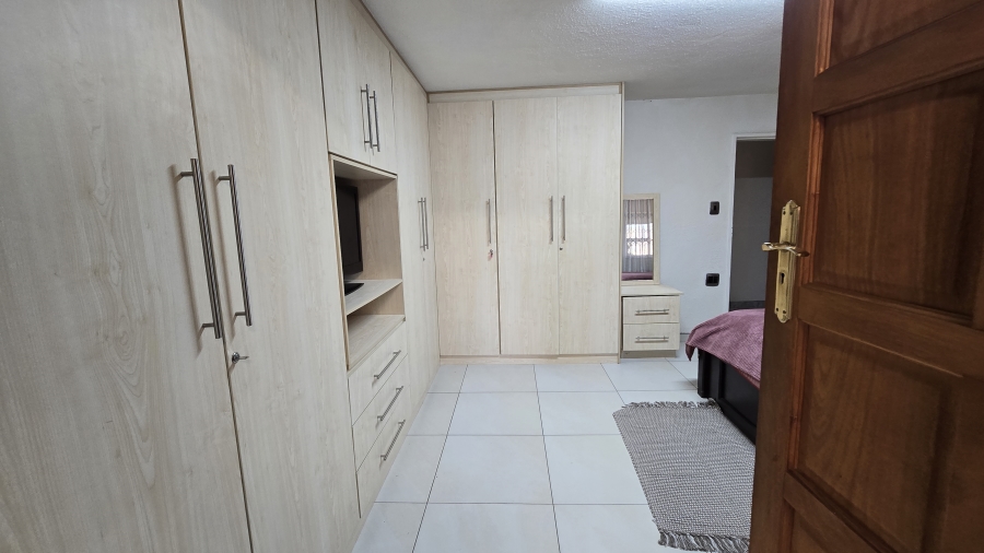 6 Bedroom Property for Sale in Winchester Hills Gauteng