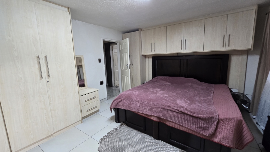 6 Bedroom Property for Sale in Winchester Hills Gauteng