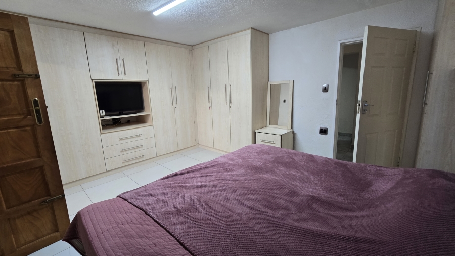 6 Bedroom Property for Sale in Winchester Hills Gauteng
