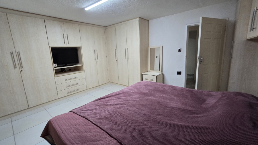 6 Bedroom Property for Sale in Winchester Hills Gauteng
