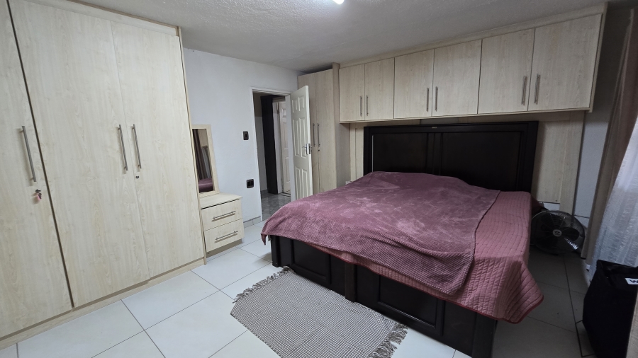 6 Bedroom Property for Sale in Winchester Hills Gauteng