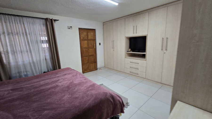 6 Bedroom Property for Sale in Winchester Hills Gauteng