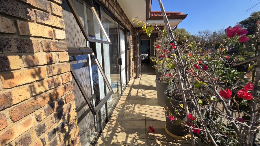 6 Bedroom Property for Sale in Winchester Hills Gauteng