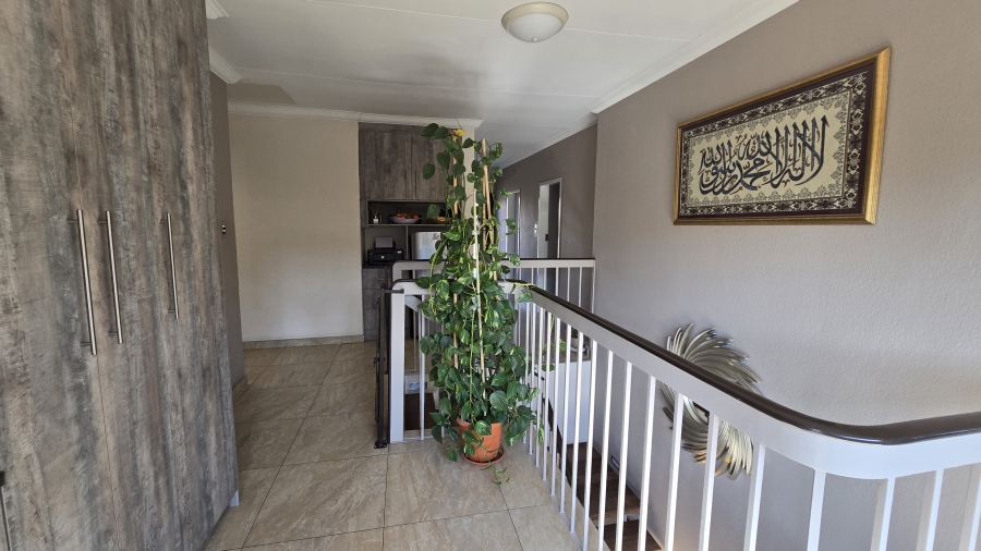 6 Bedroom Property for Sale in Winchester Hills Gauteng